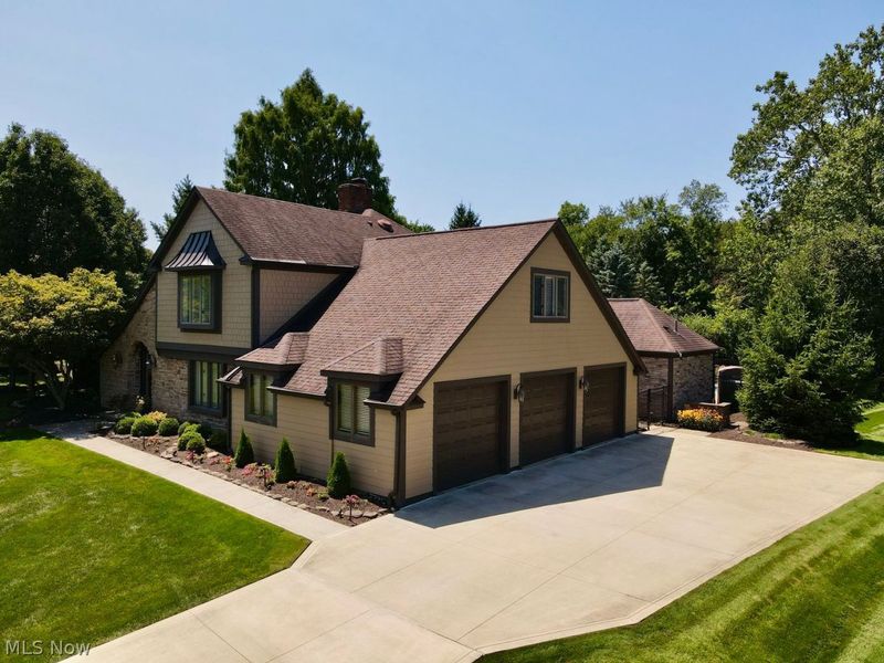 206 Brookside Boulevard, Hinckley, OH 44233 Photo 2