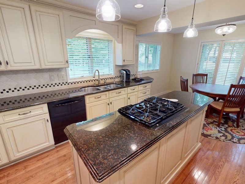206 Brookside Boulevard, Hinckley, OH 44233 Photo 6
