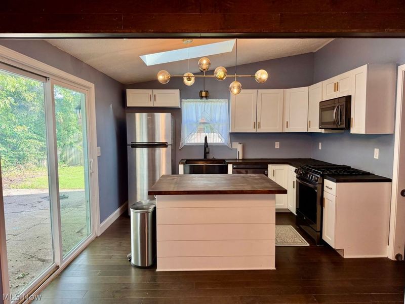 4875 Redwood Drive , Sheffield Lake, OH 44054 Photo 9