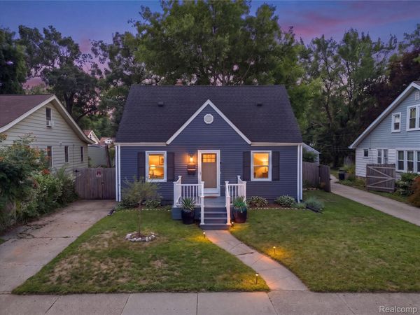 1707 Albany Street , Fenton, Mi 48220