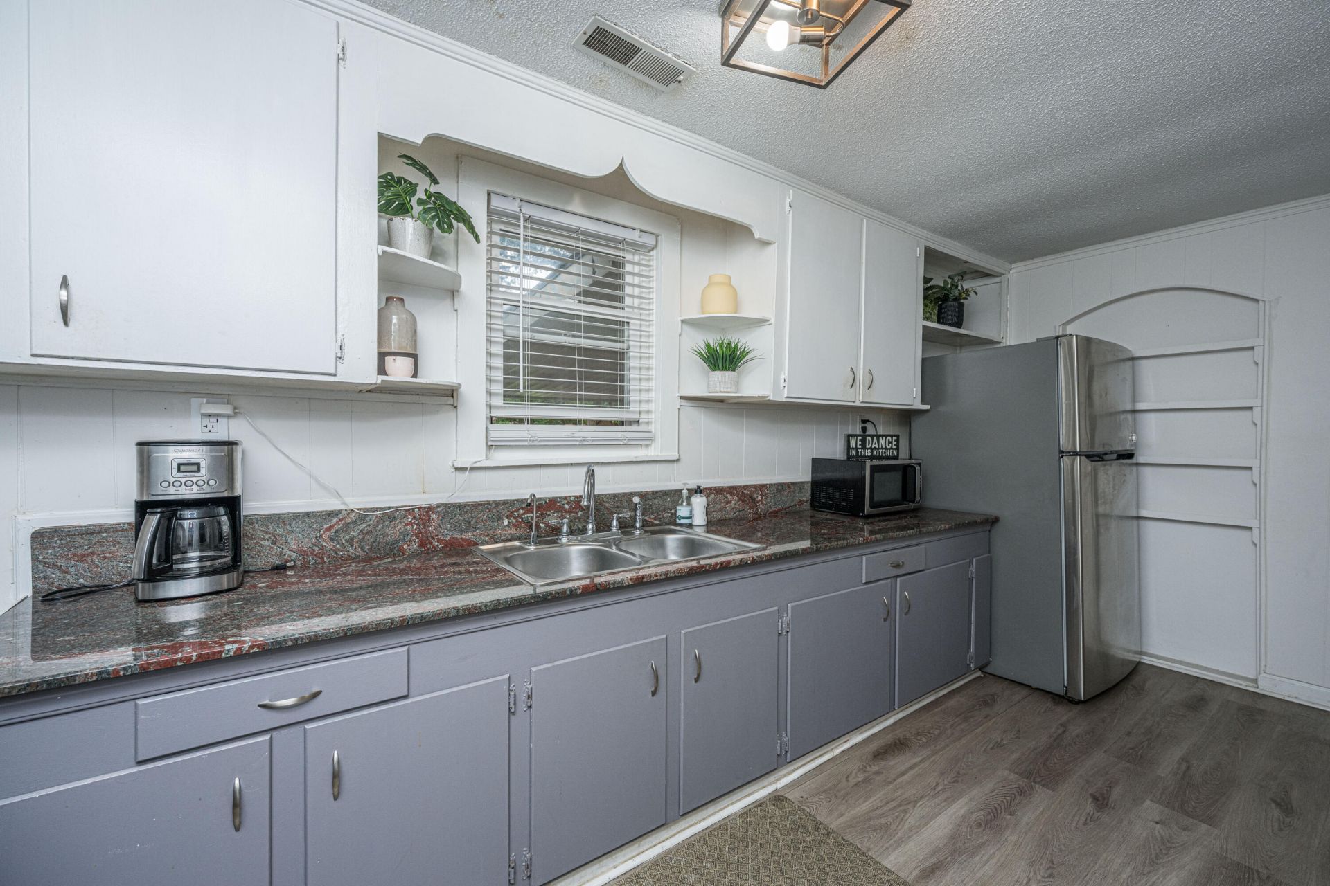 2136 Easy Street  Photo 8