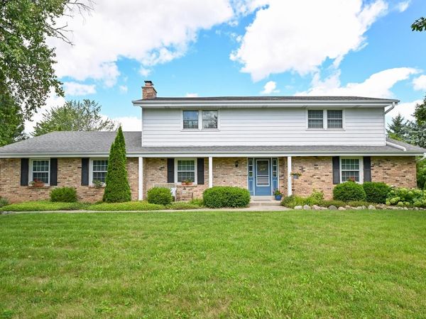S40W22816 Sommers Hills DRIVE, Waukesha, WI 53189