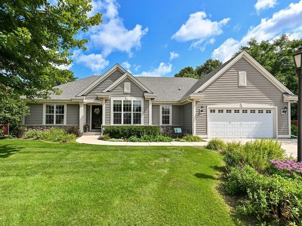 1482 Bluebird DRIVE, Oconomowoc, WI 53066