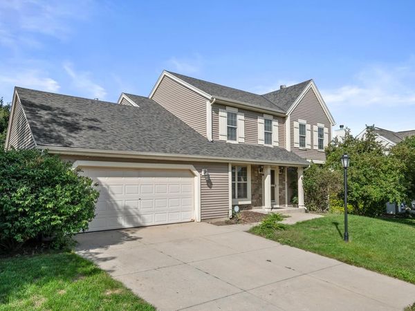922 River Hill DRIVE, Waukesha, WI 53189
