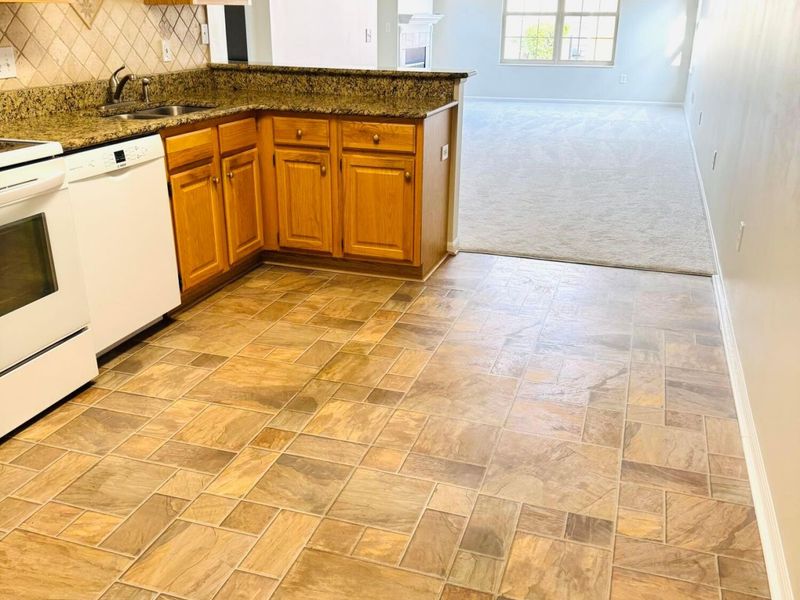 4666 Wenham Park, Unit 28, Columbus, OH 43230 Photo 18