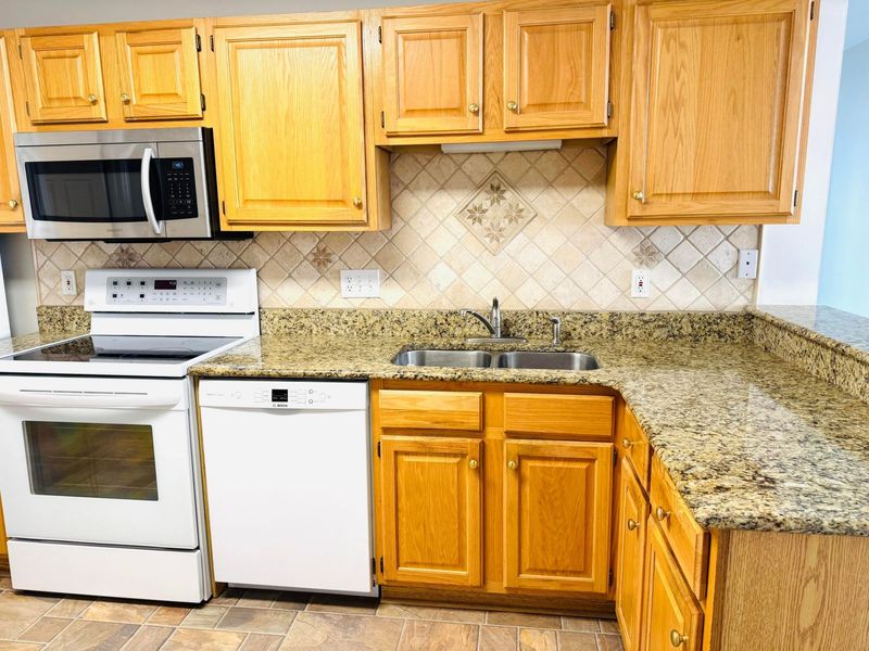 4666 Wenham Park, Unit 28, Columbus, OH 43230 Photo 21