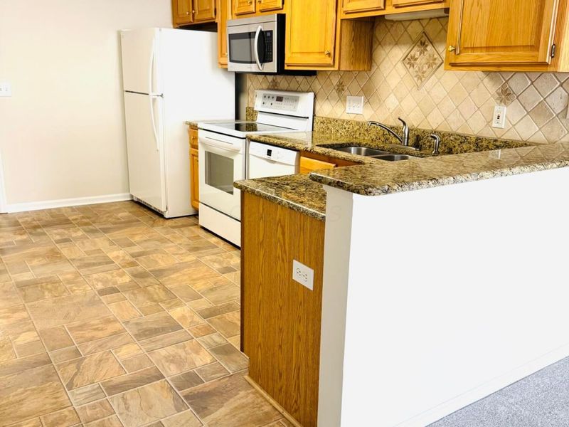 4666 Wenham Park, Unit 28, Columbus, OH 43230 Photo 22