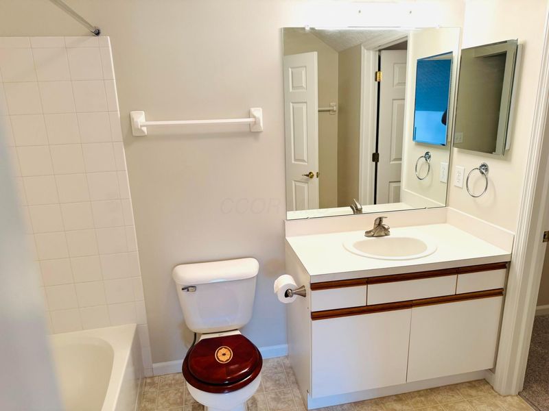 4666 Wenham Park, Unit 28, Columbus, OH 43230 Photo 35