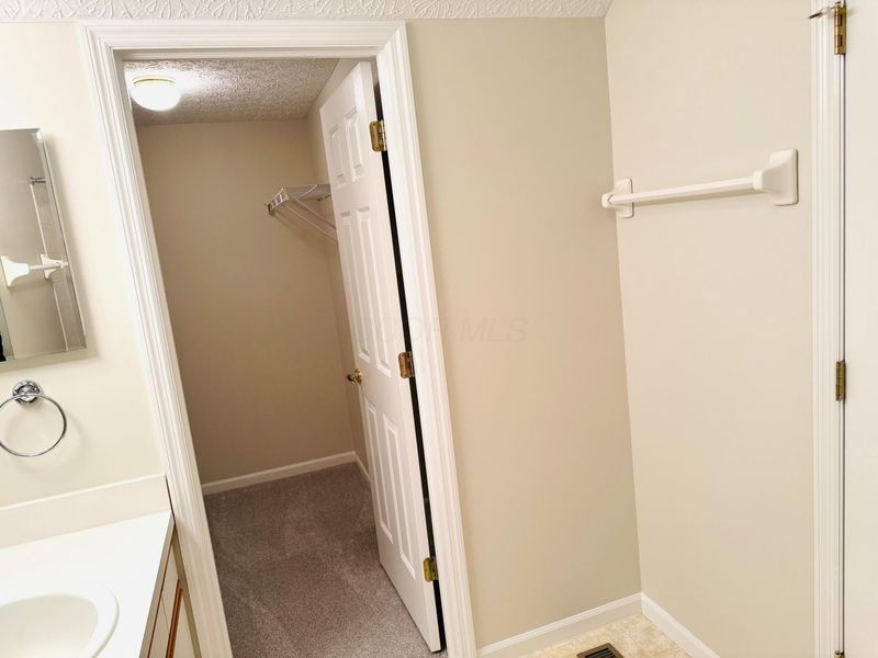 4666 Wenham Park, Unit 28, Columbus, OH 43230 Photo 36