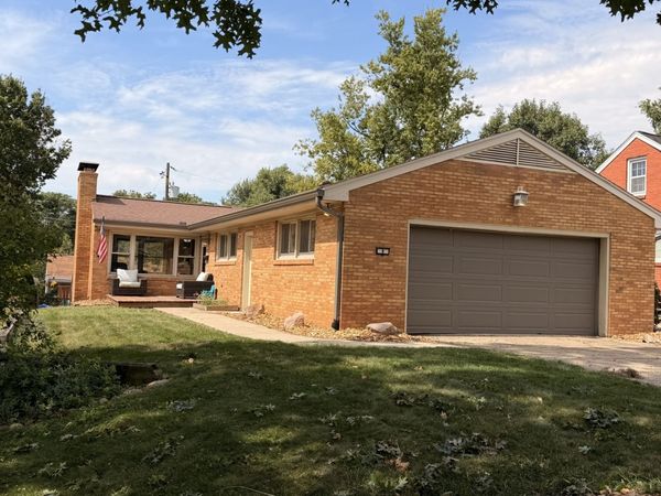 8 Briarwood Avenue, Bloomington, IL 61701