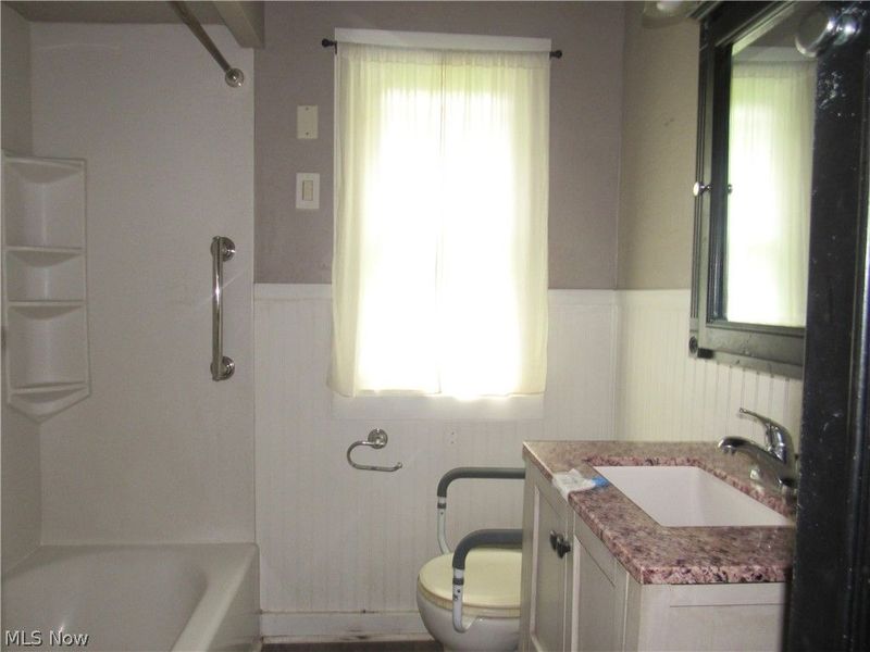 6224 Engle Road, Brook Park, OH 44142 Photo 10