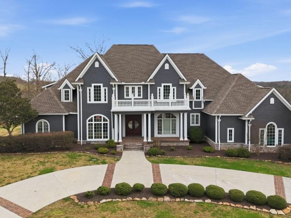 910 Eagle Nest Drive , Loudon, TN 37774