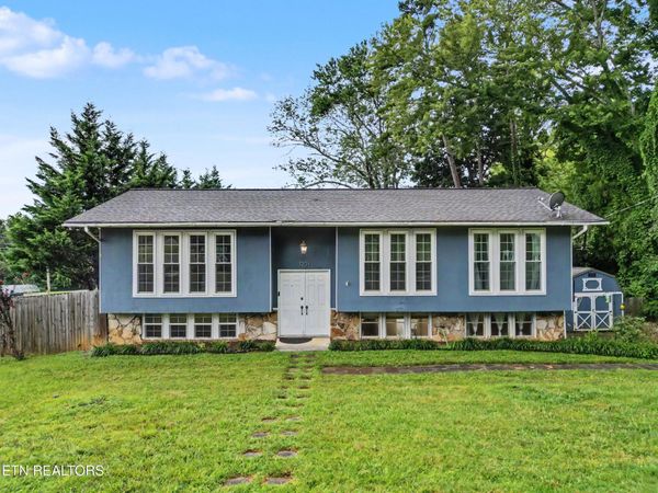 1201 Foxcrolf Drive , Knoxville, TN 37923