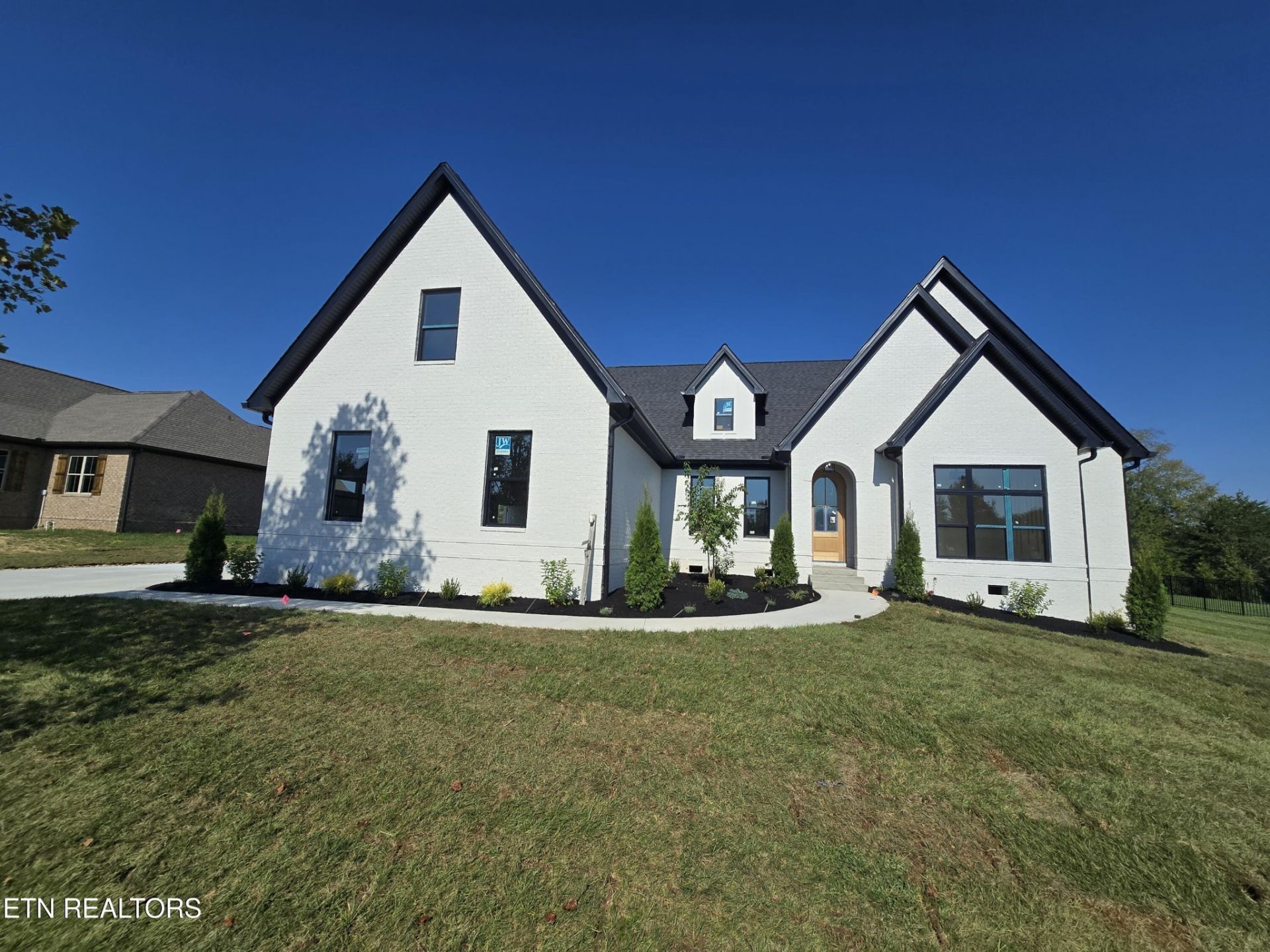 1645 Stone Harbor Blvd, Lenoir City, TN 37772 Main Photo