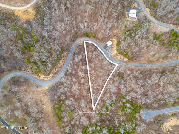18 Stone Bridge Drive , Unit 18, Dandridge, TN 37725