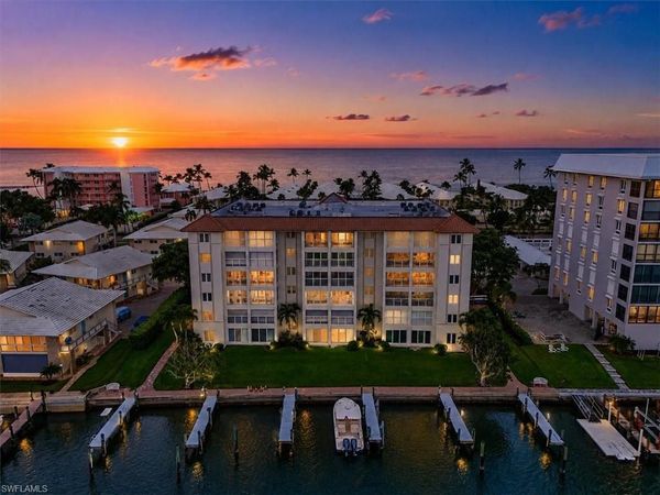 2600 Gulf Shore BLVD N, Unit 42, NAPLES, FL 34103