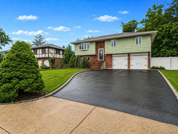 6 North Avenue , Smithtown, NY 11787
