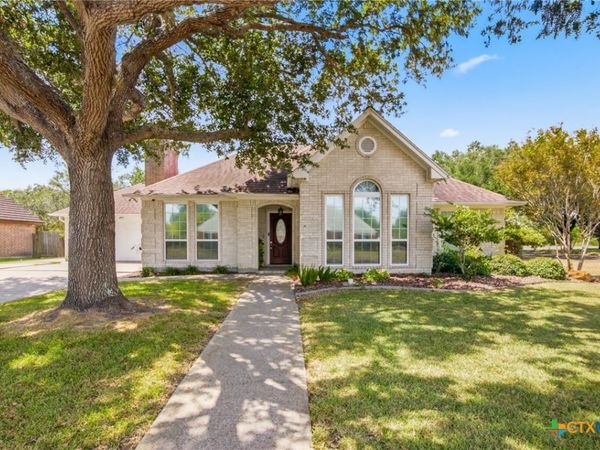 101 Willowbend Drive, Port Lavaca, TX 77979