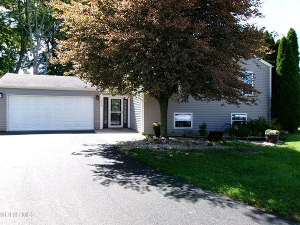 1012 Lakehurst Drive, Northwood, OH 43619