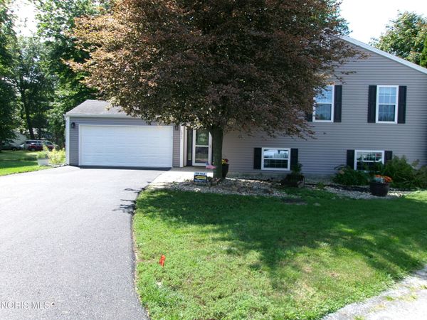 1012 Lakehurst Drive, Northwood, OH 43619