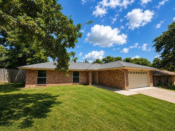 5921 Woodmeadow Drive, Arlington, TX 76016