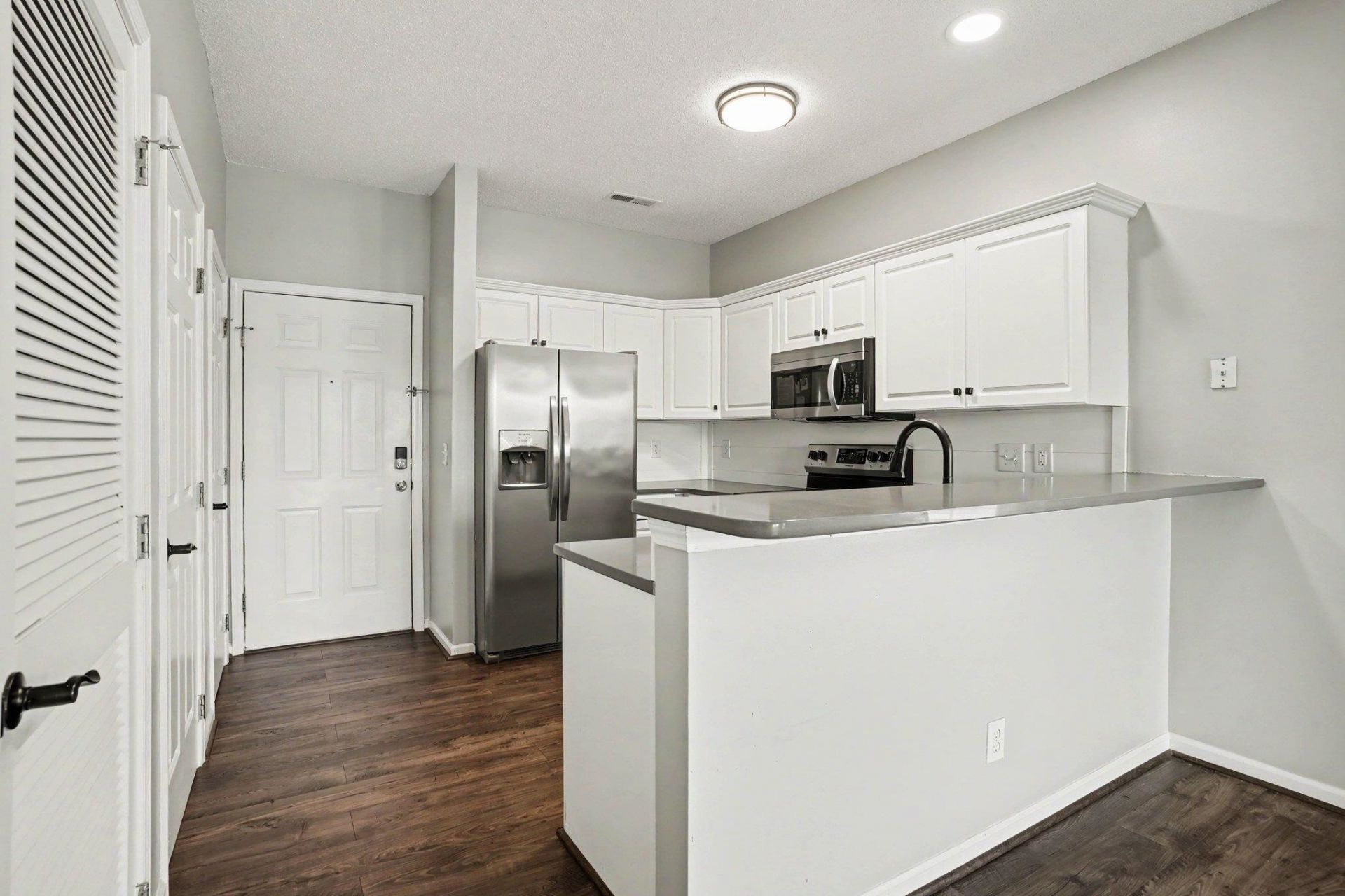 2020 Cross Gate Blvd. Photo 16