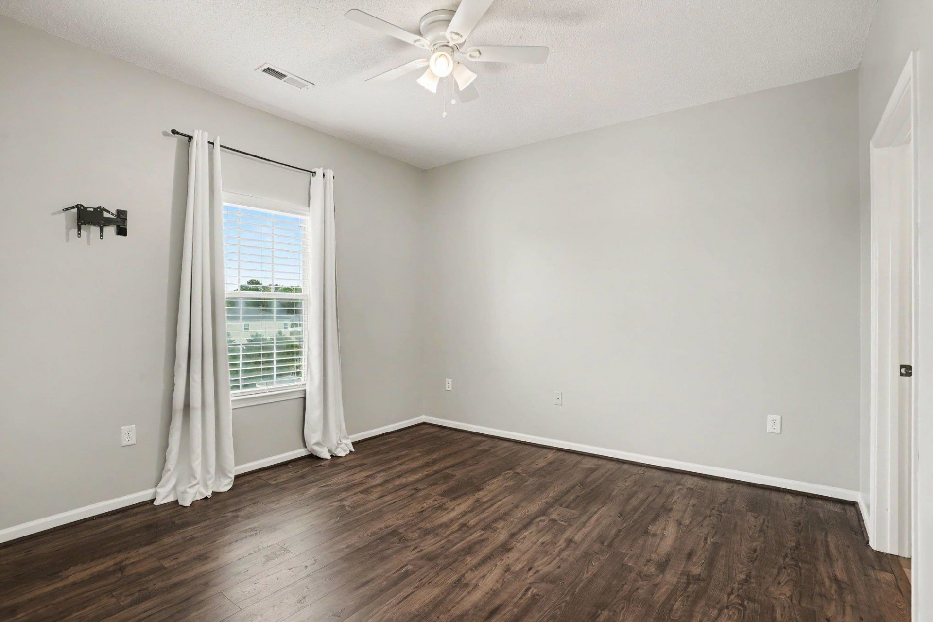 2020 Cross Gate Blvd. Photo 20