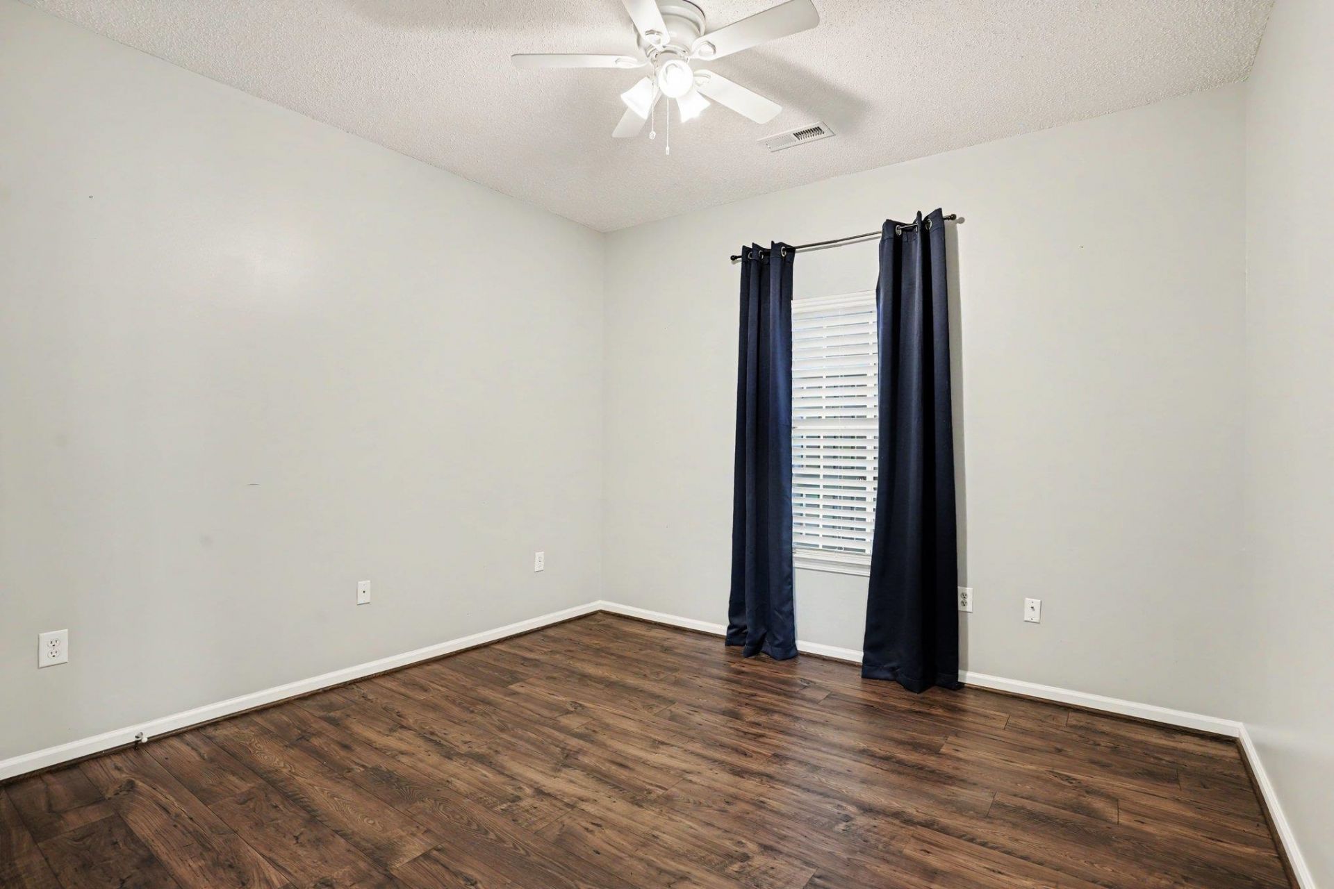 2020 Cross Gate Blvd. Photo 24