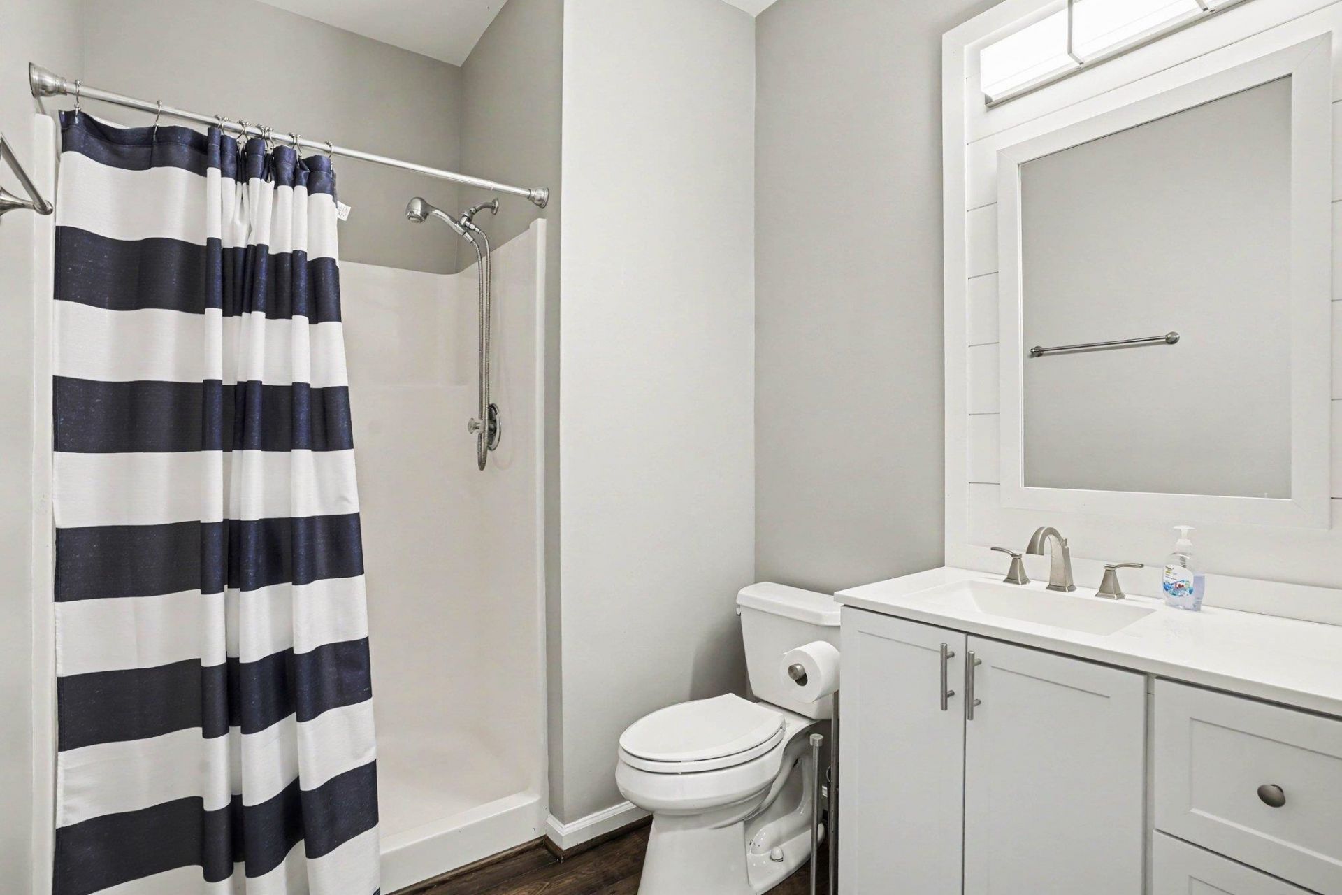 2020 Cross Gate Blvd. Photo 9