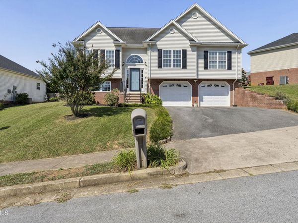 17 Taylor Ridge Court, Johnson City, TN 37601