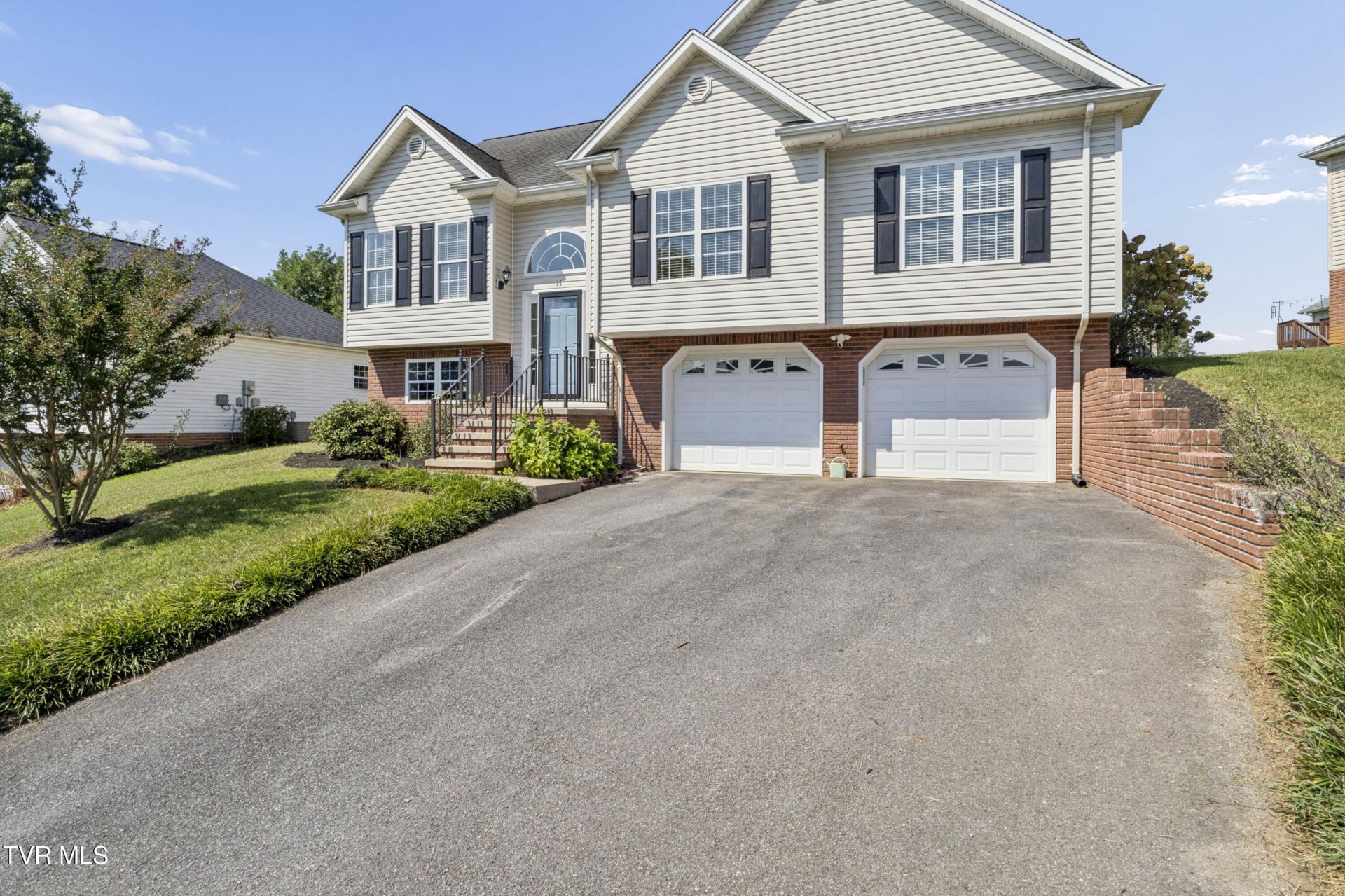 17 Taylor Ridge Court, Johnson City, TN 37601 Main Photo