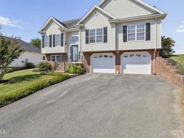 17 Taylor Ridge Court, Johnson City, TN 37601
