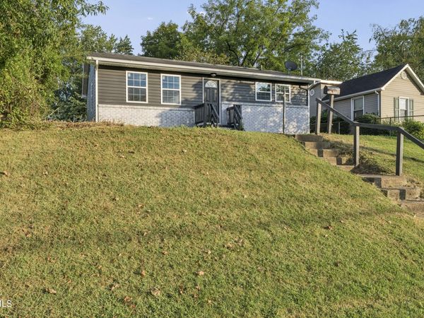 1714 East Fairview Avenue, Johnson City, TN 37601