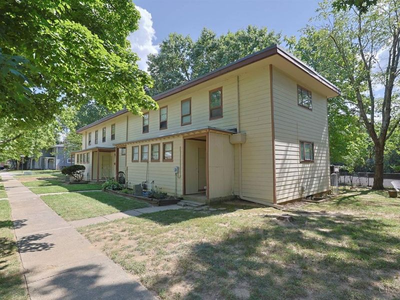 33 Farragut Road, Greenhills, OH 45218 Photo 1