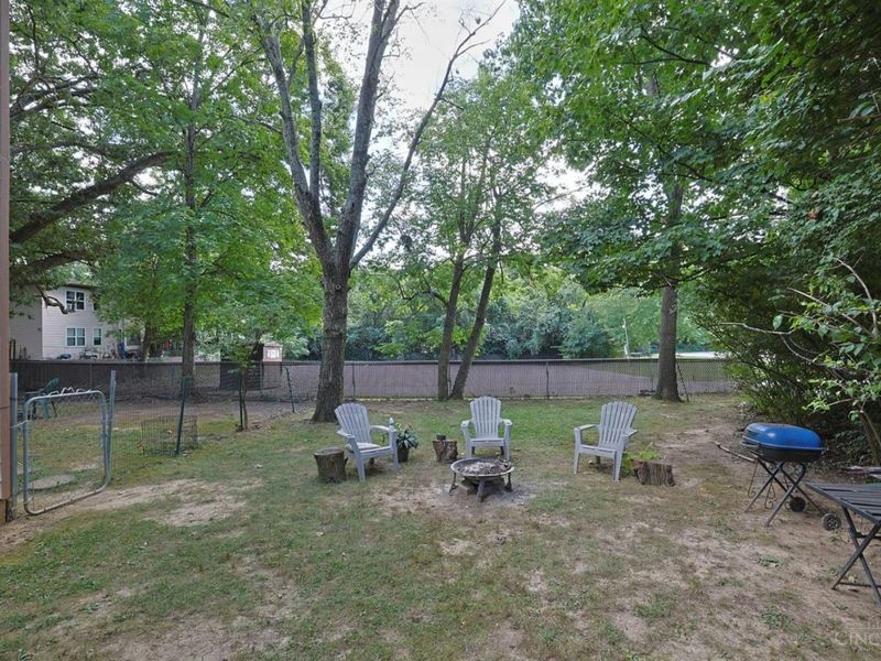 33 Farragut Road, Greenhills, OH 45218 Photo 24
