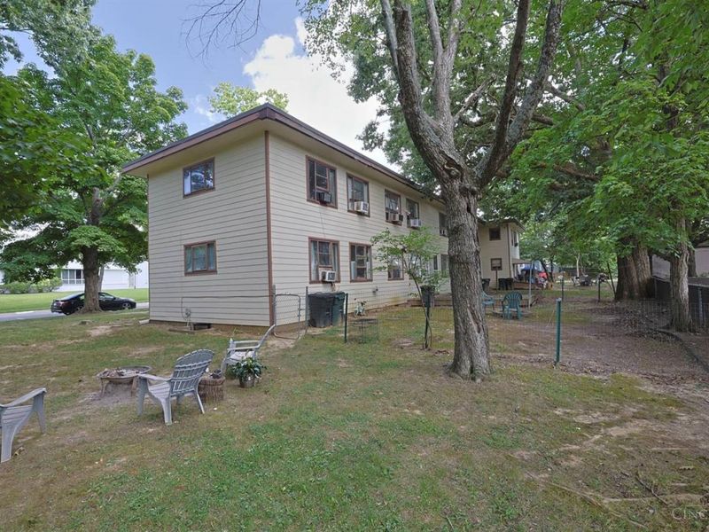 33 Farragut Road, Greenhills, OH 45218 Photo 3