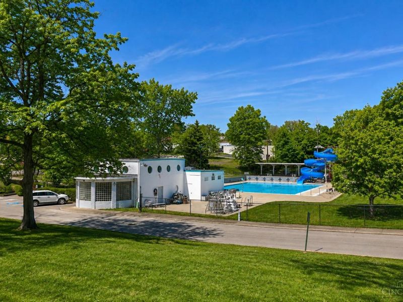 33 Farragut Road, Greenhills, OH 45218 Photo 33