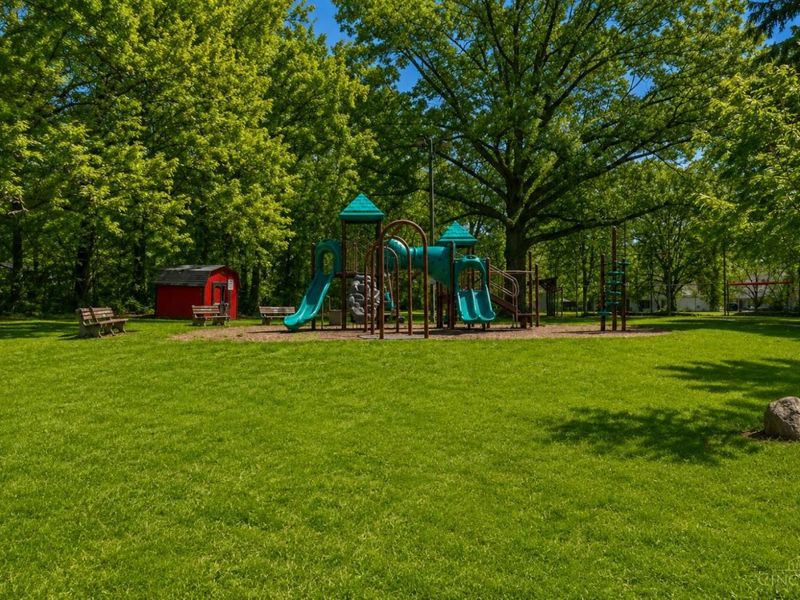 33 Farragut Road, Greenhills, OH 45218 Photo 36