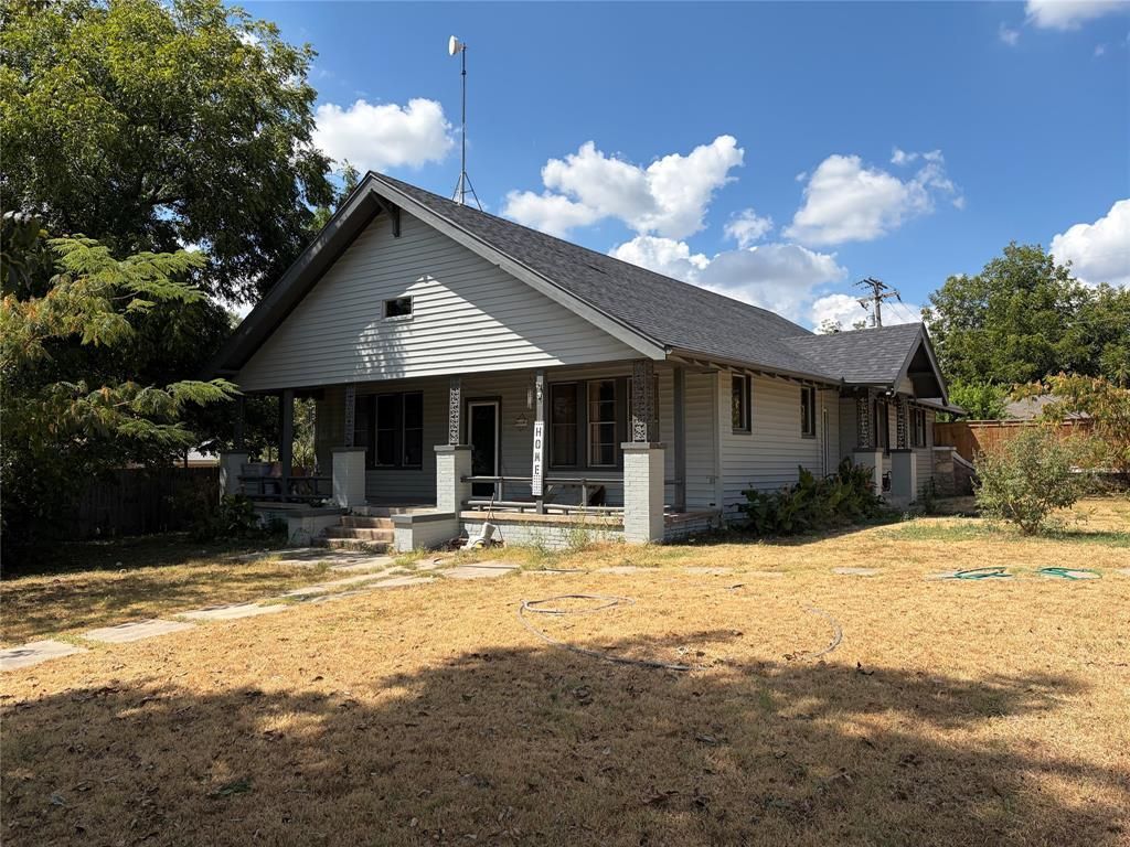 704 W Walcott Avenue, Comanche, TX 76442 Main Photo