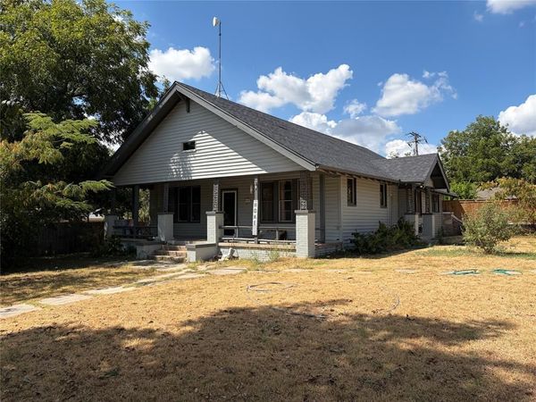 704 W Walcott Avenue , Comanche, TX 76442