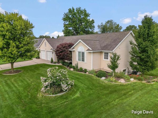 4596 Cider Wood Drive NW, Grand Rapids, MI 49534
