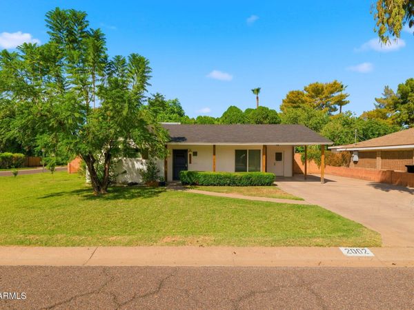 2002 N 39TH Street, Phoenix, AZ 85008