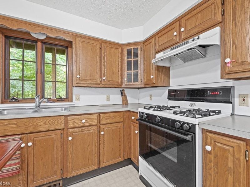 10175 Johnson Road, North Benton, OH 44449 Photo 18