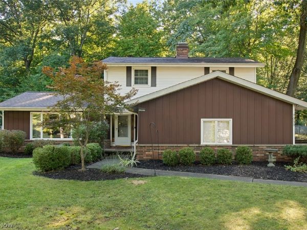 7033 Shaner Drive, Walton Hills, OH 44146