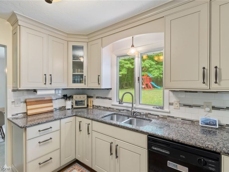 7033 Shaner Drive, Walton Hills, OH 44146 Photo 9