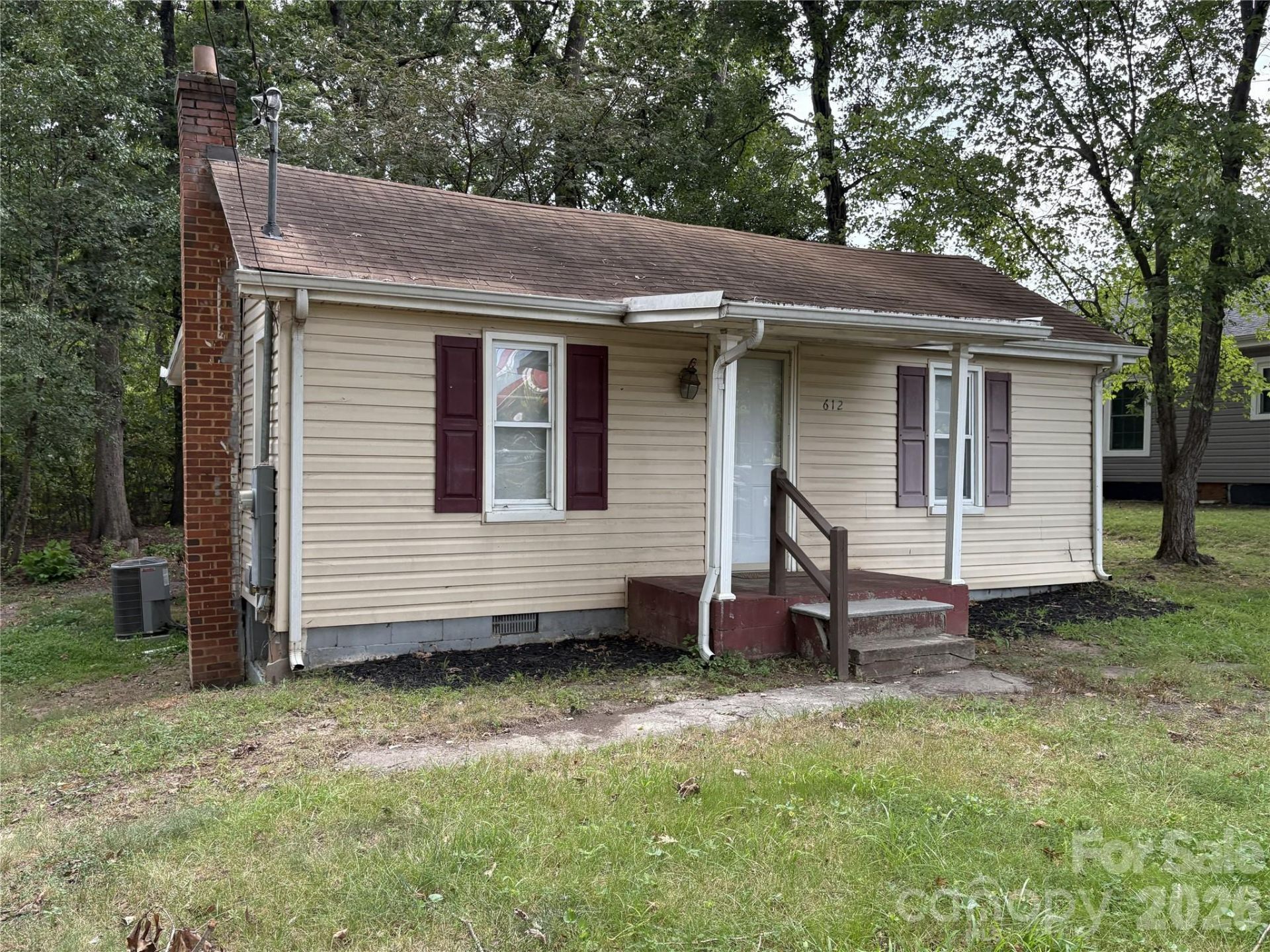 612 24th Street Sw, Hickory, NC 28602 Main Photo