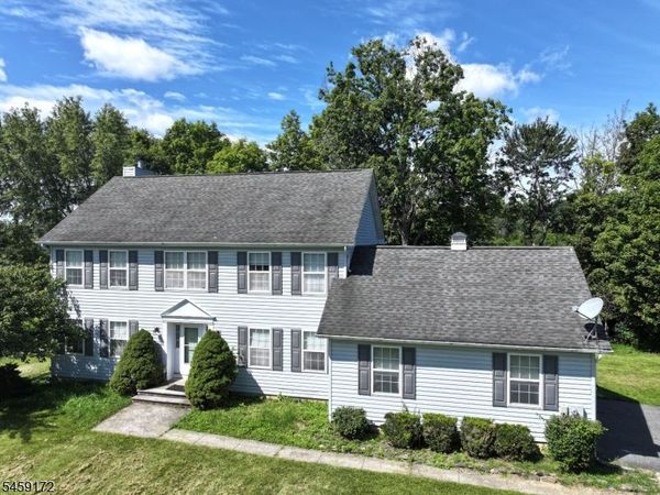 31 Summit Rd, Green, NJ 07821