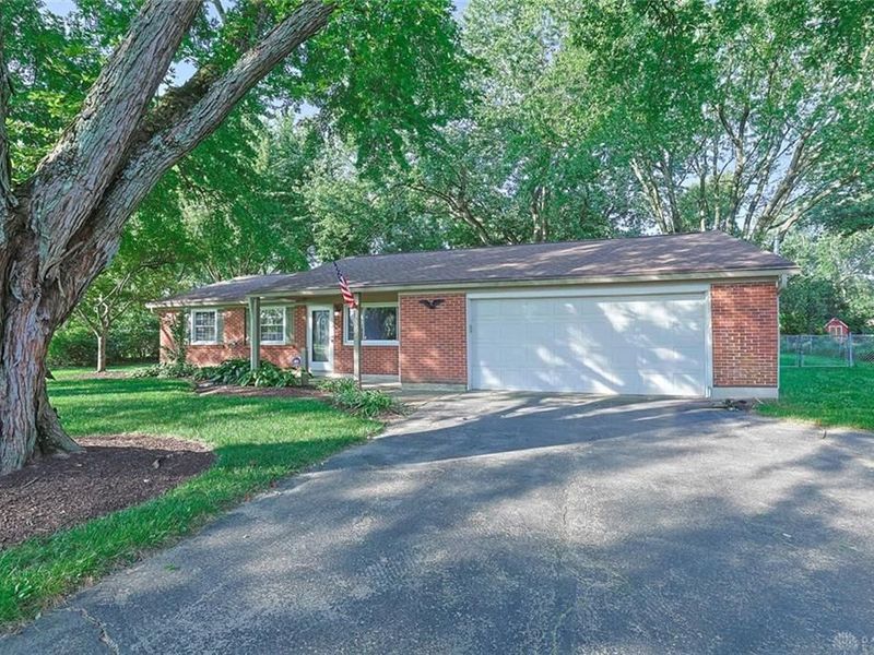 1593 Kensington Drive, Bellbrook, OH 45305 Photo 2