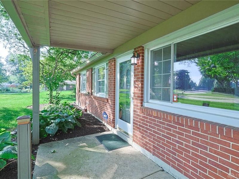 1593 Kensington Drive, Bellbrook, OH 45305 Photo 4