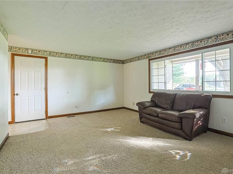 1593 Kensington Drive, Bellbrook, OH 45305 Photo 6